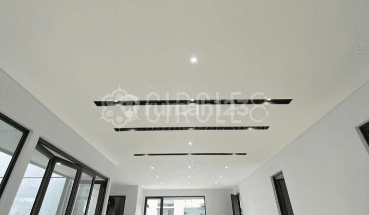 New 3-Story House Perfect for Family in Setraduta