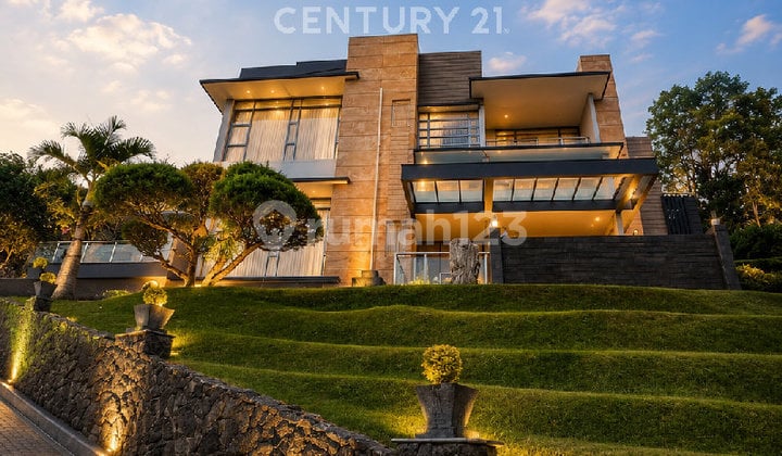 Land + 3-Story Villa Fully Furnished in Tangkuban Perahu Lembang