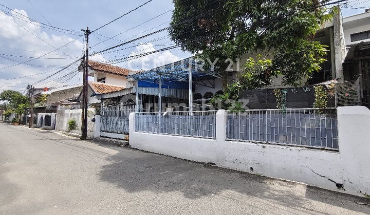 Spacious West-Facing House on Jalan Kembar Tengah, Bandung