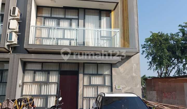 Disewakan Rumah di Golden City Bekasi Utara