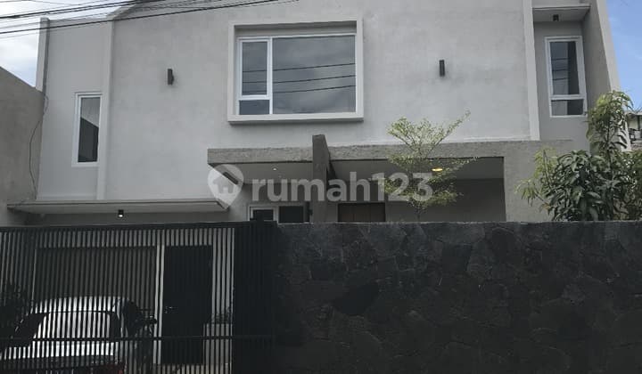Rumah 2 Lantai Siap Huni Lokasi Strategis