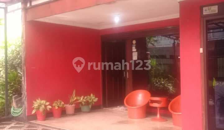 Rumah di Pinggir Jalan Raya Besar Daerah Kebon Kopi