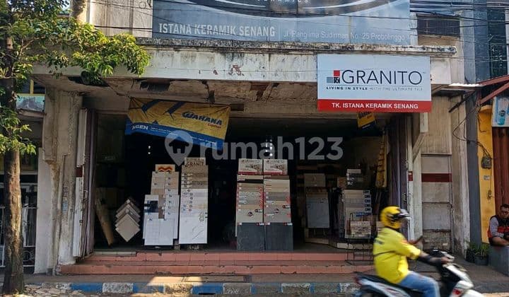 Store on National Road, Strategic Location in the Center of Activity