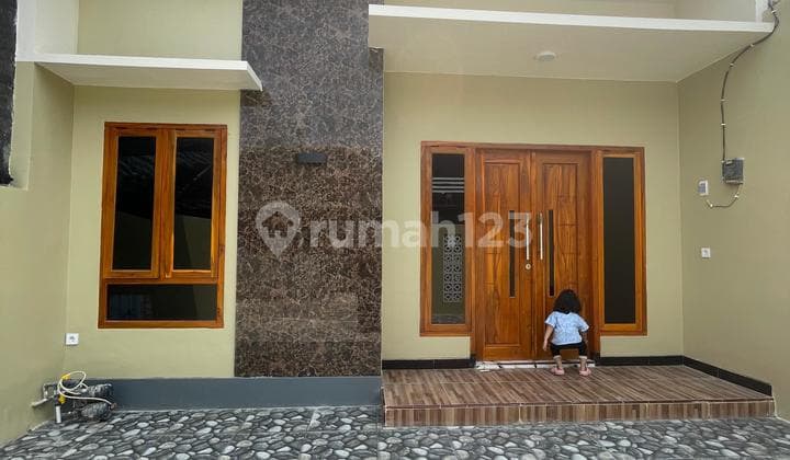 Rumah Baru Minimalis Balas Klumprik Hadap Selatan
