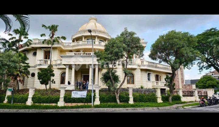 Luxurious 3-Storey Golf Road Citraland House, Area 1000m2