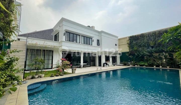 Rumah Mewah dengan Pool di Kemang Utara