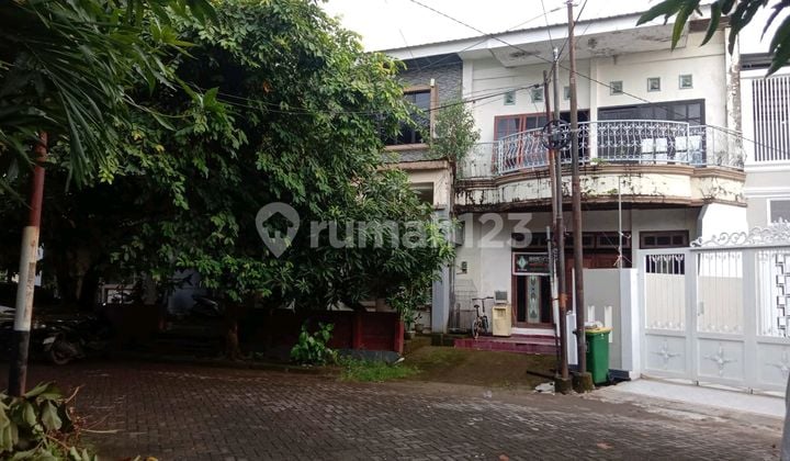 Large 2-Story House Location Alaudin Makassar 9 Rooms