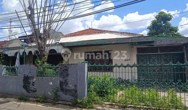 Rumah Area Ciputat Bebas Banjir Hitung Tanah