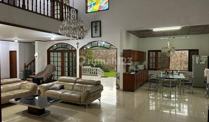 Luxury House Rental in a Strategic Location - Dr. Sutami Bandung