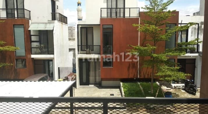 For Sale Rumah di Randusari Timur – Balkon Park Residence, SHM, Hadap Utara