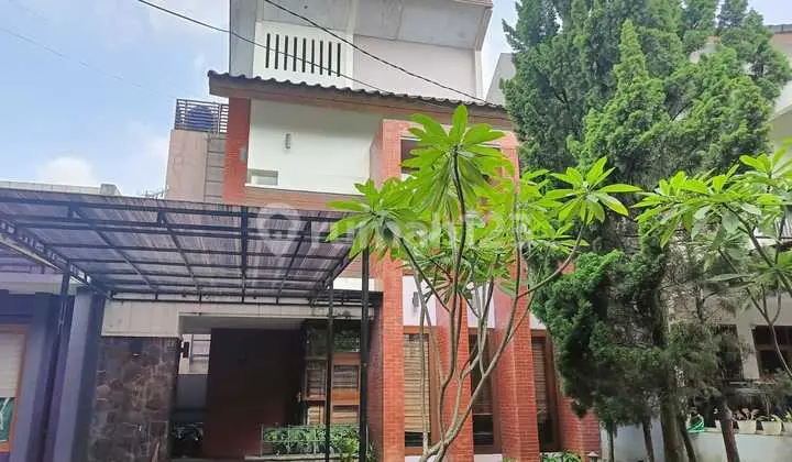 Rumah 2,5 Lantai di Cigadung Permai-Luas Asri & Semi Furnished!
