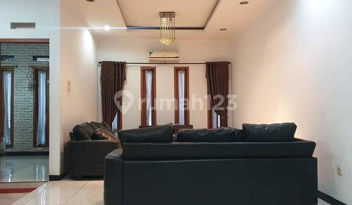 For Rent Rumah Usaha di Moch Yunus Pajajaran Bandung - 3 Lantai