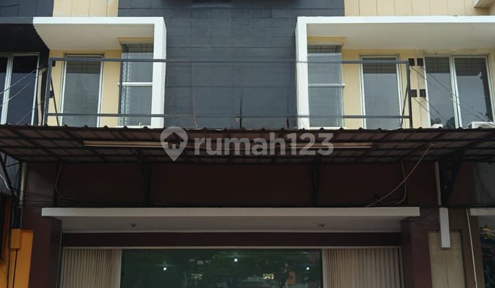 Ruko Strategis Bangunan Besar Cocok untuk Resto.klinik.cafe Dll