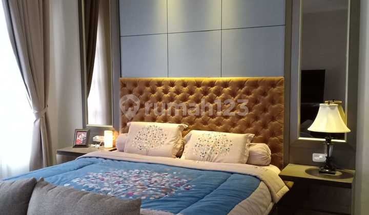 RUMAH CANTIK DI GADING SERPONG 2,5 LANTAI SEMI FURNISH SIAP HUNI