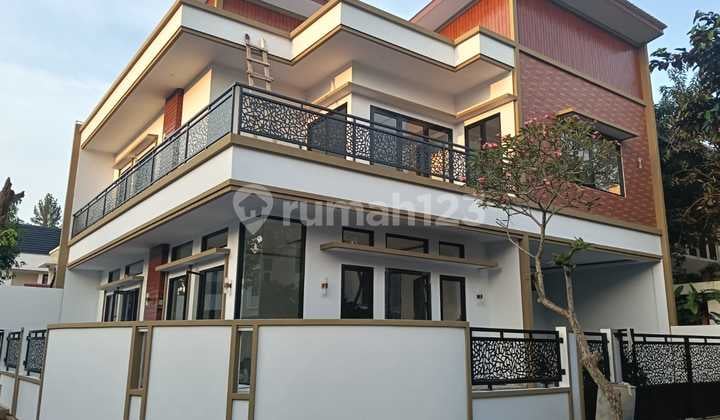 Dijual Rumah Modern Brand New Kencana Loka, Bsd