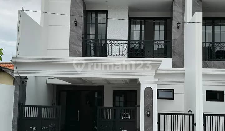 Rumah Mewah Gress American Classic Lokasi Premium Row 4 Mobil di Galaxy Bumi Permai, Araya2 Surabaya Timut