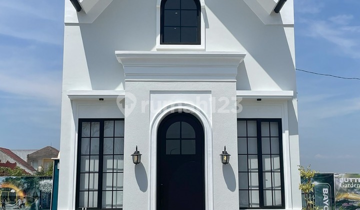 Rumah Cantik American Style Dekat Pakuwon Mall Binus Univesitas Ciputra Surabaya Barat