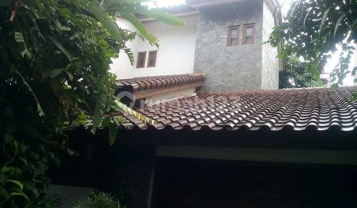 Rumah 2 lantai, Asri dalam Sektor Bintaro Jaya.
