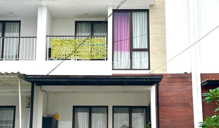 Rumah Minimalis, dalam Cluster kemanan 24 Jam di Bintaro.