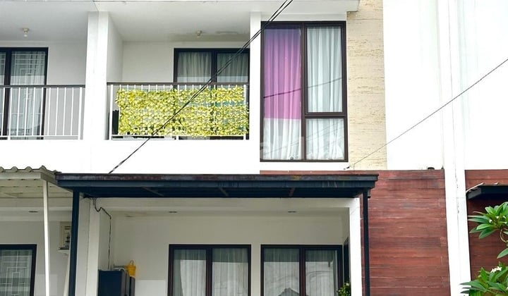 Rumah Minimalis, dalam Cluster kemanan 24 Jam di Bintaro.