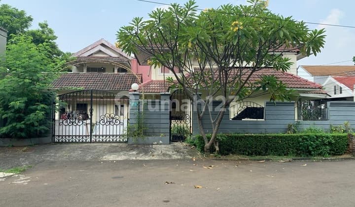 Rumah lama dengan tanah luas di Bintaro sek 2 Tangsel.
