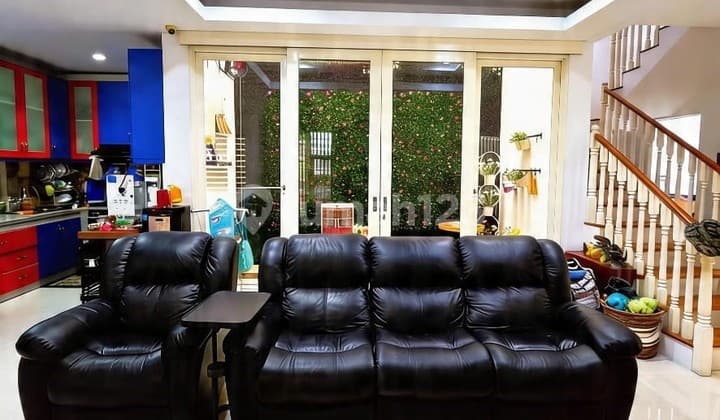 Rumah 3 Lantai Siap Huni Turun Harga Lokasi Strategis Jalan Lebar di Pondok Indah