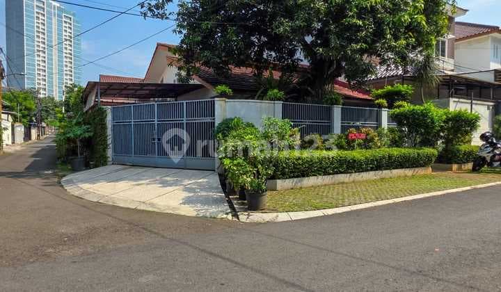 Rumah Bagus Terawat Lokasi Premium Dekat MRT Blok M di Kebayoran Baru