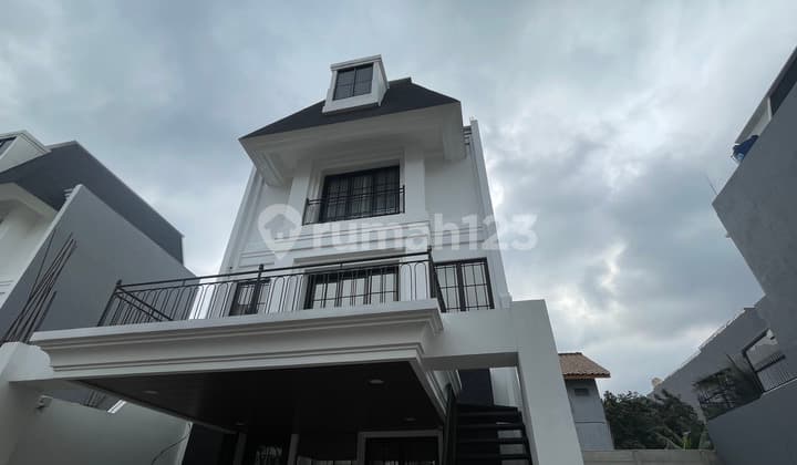 Rumah Mewah 3 Lantai Fasilitas Lengkap di Bintaro Jakarta Selatan
