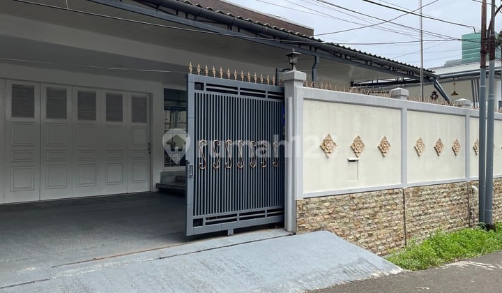 Disewakan Rumah Pertahun Design Modern di Jakarta Selatan
