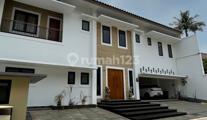 Rumah Modern Furnished SHM Kemang, Jakarta Selatan