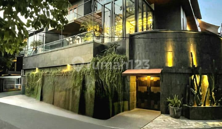 Modern House 4 Lantai Mewah with Rooftop View SCBD