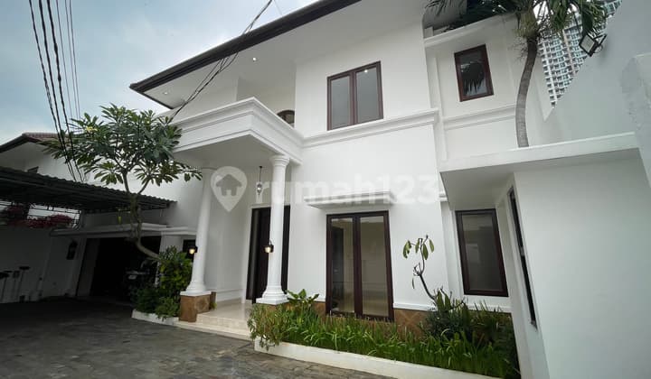Rumah Mewah Luxury Kemang Lokasi Strategis dan Bebas Banjir
