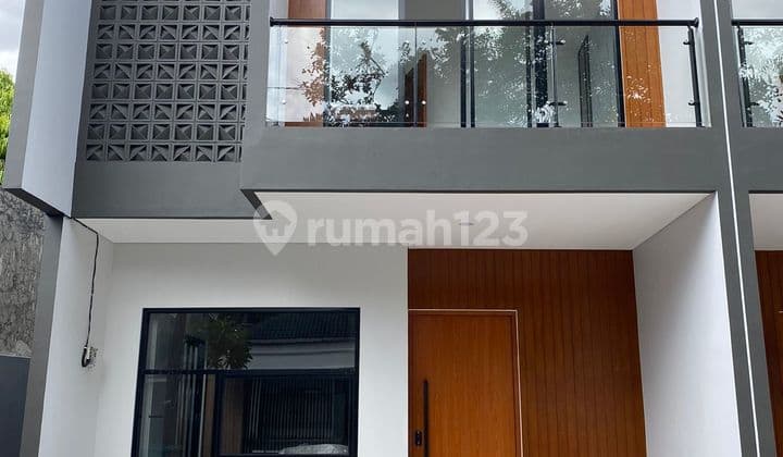 Rumah 2 Lantai Lokasi Strategis Siap Huni di Cilandak