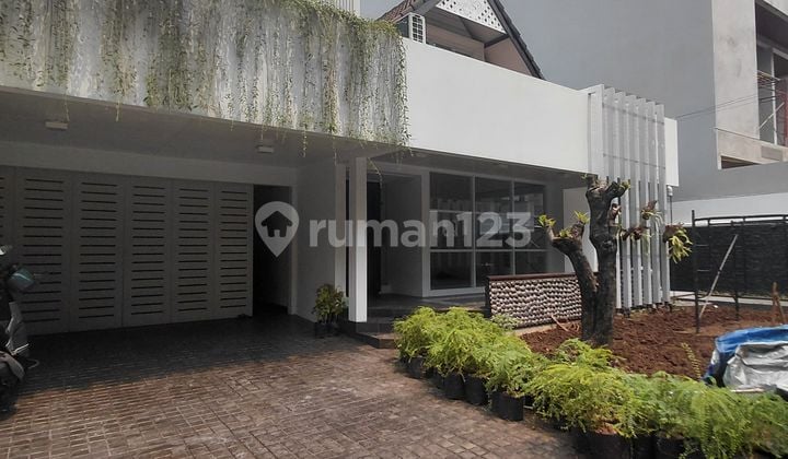 Rumah Modern Classic Unfurnished di Pondok Indah