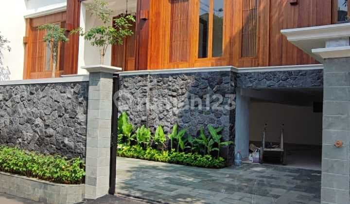 Rumah Modern Tropical Kemang Jakarta Selatan