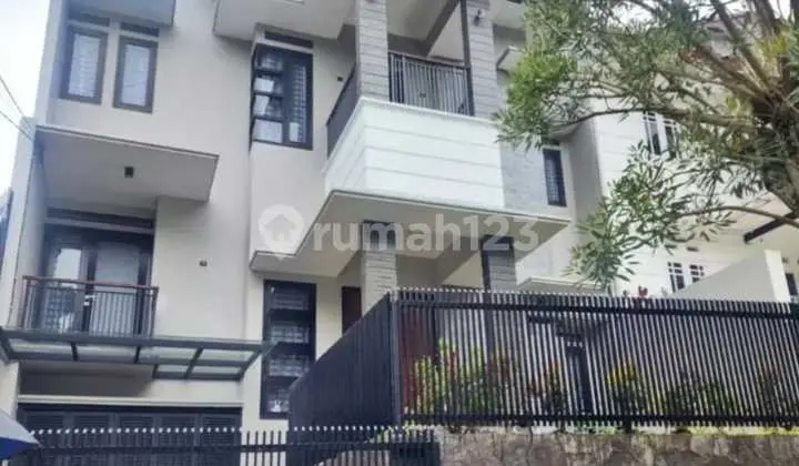 Jual Rumah Luas Terawat Di Setiabudi Bandung Utara Harga Menarik
