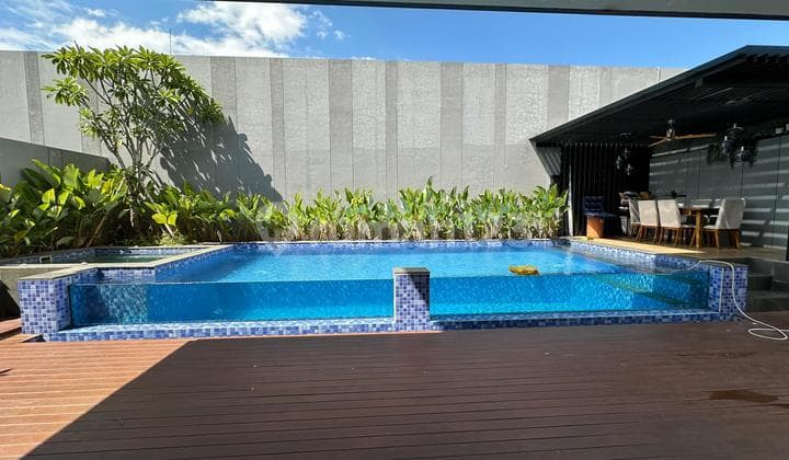 Dijual Rumah Mewah di Navapark Cluster Lyndon, With Lift dan Pool