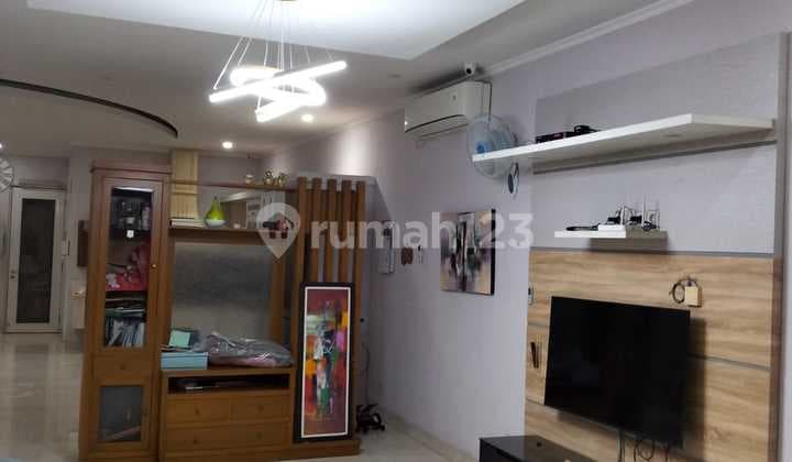For Sale: House in the premium area of Leora Alam Sutera.