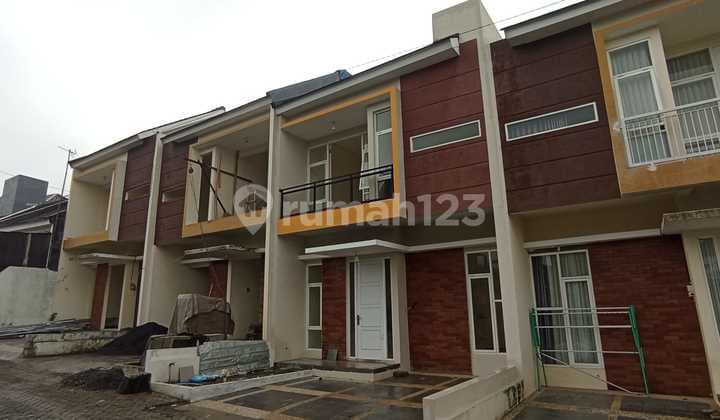 Rumah Villa Kota Batu Lokasi Strategis Dekat Tempat Wisata