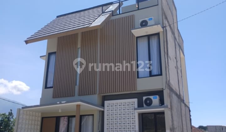 Dijual Villa Modern di Kota Batu - Lokasi Strategis Dekat Alun-Alun, Jaminan Pemasukan 2 Tahun