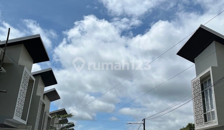 Rumah Villa Lokasi Strategis Dekat Tempat Wisata Batu