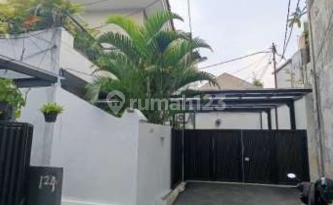 For Sale House with Land Area 131 M2, Strategic Location Near Cilandak Gate