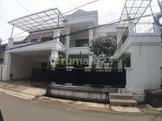 Rumah mewah (LT 300m2 / LB 400 m2) di lokasi strategis dekat Jalan Arteri Pondok Indah