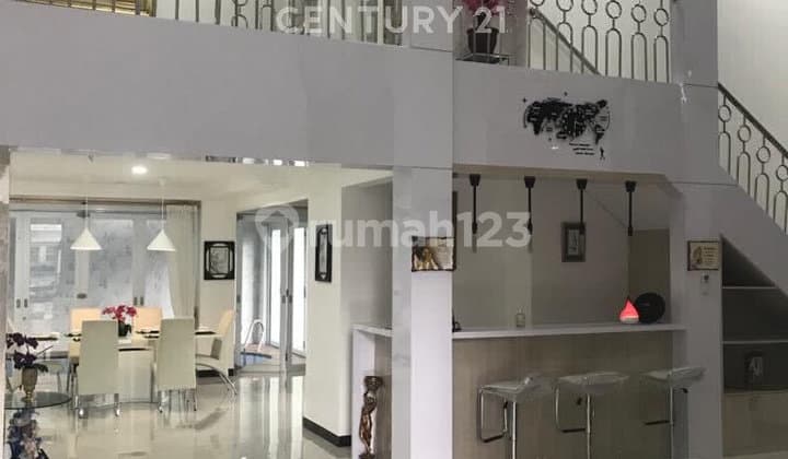 Dijual Rumah 3 Lantai di Taman Beverly Golf Lippo Karawaci