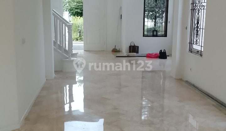 Luxurious 2-Story House in Central Lippo Karawaci Tangerang