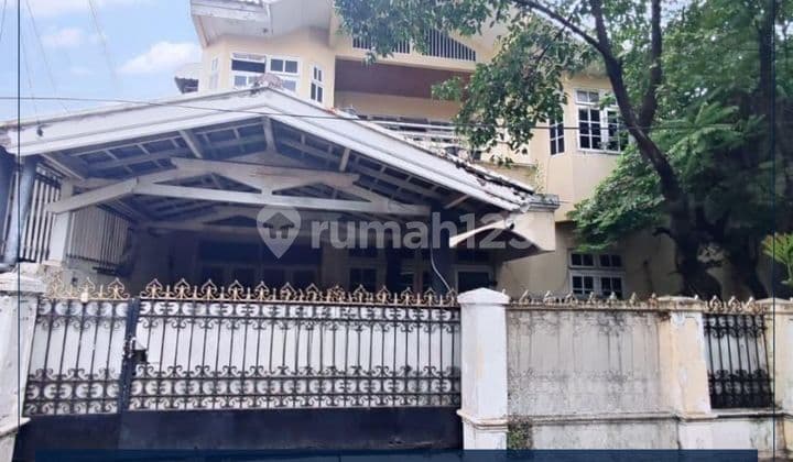 Rumah Strategis Pinggir Jalan Kemanggisan Jakarta Barat