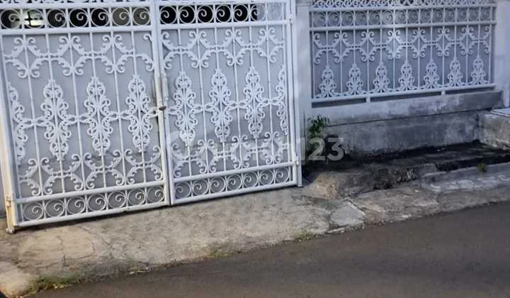 Sewa Rumah Murah Siap Huni 1¼ Lantai 6X20 Strategis di Sunter, Jakarta Utara Sewa Rumah Murah Siap Huni 1¼ Lantai 6X20 Strategis di Sunter, Jakarta Utara