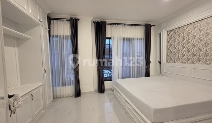 Jual Rumah Baru 2 Lantai 5X10 Fully Furnished Strategis Hadap Barat di Sunter, Jakarta Utara