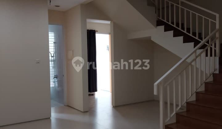 Sewa Rumah Strategis Siap Huni 2 Lantai 7x14 Hadap Utara di Sunter, Jakarta Utara