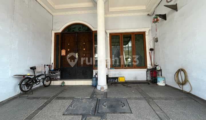 Jual Rumah 3 Lantai 6X14 Hadap Selatan Strategis Semi Furnish SHM di Sunter, Jakarta Utara